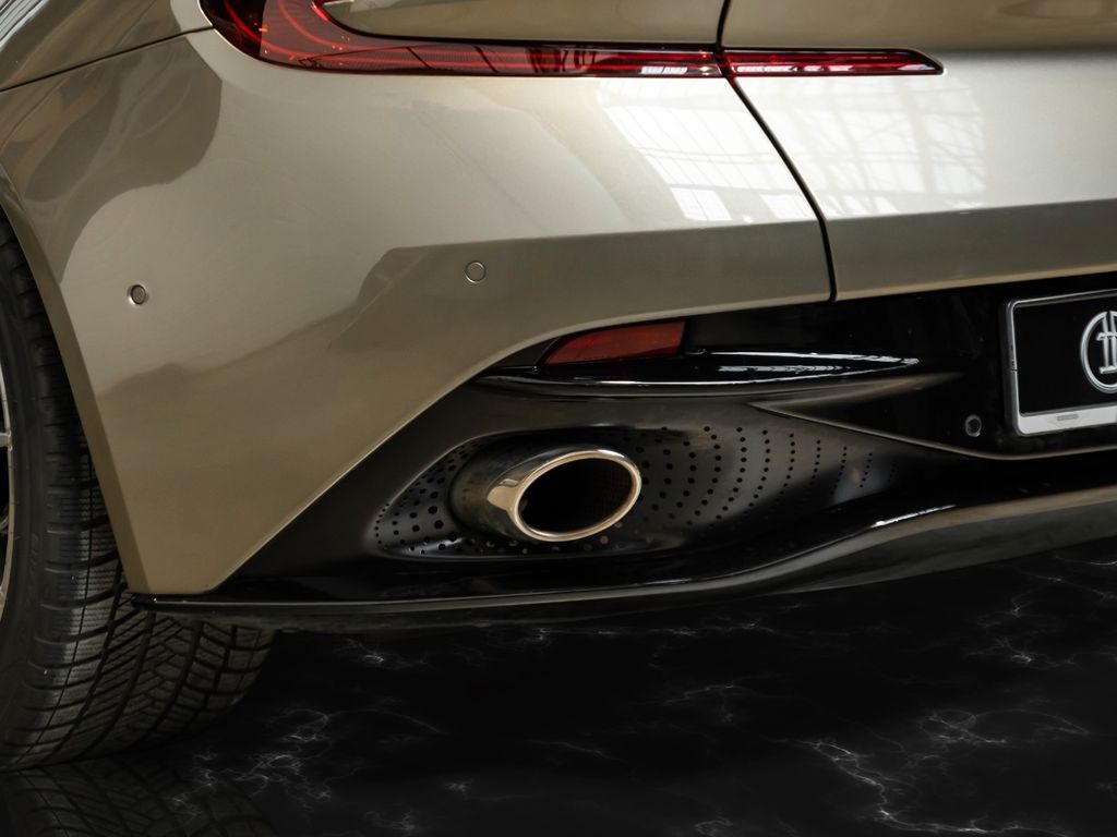 Aston Martin DB11 2018