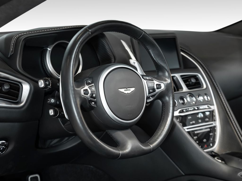 Aston Martin DB11 2018