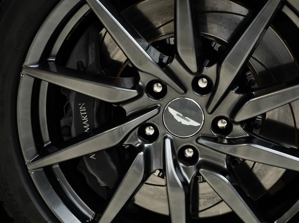 Aston Martin DB11 2018