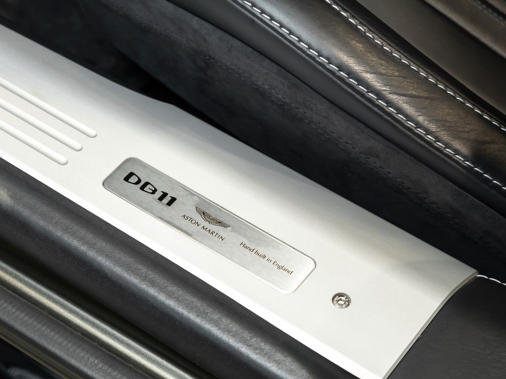 Aston Martin DB11 2018