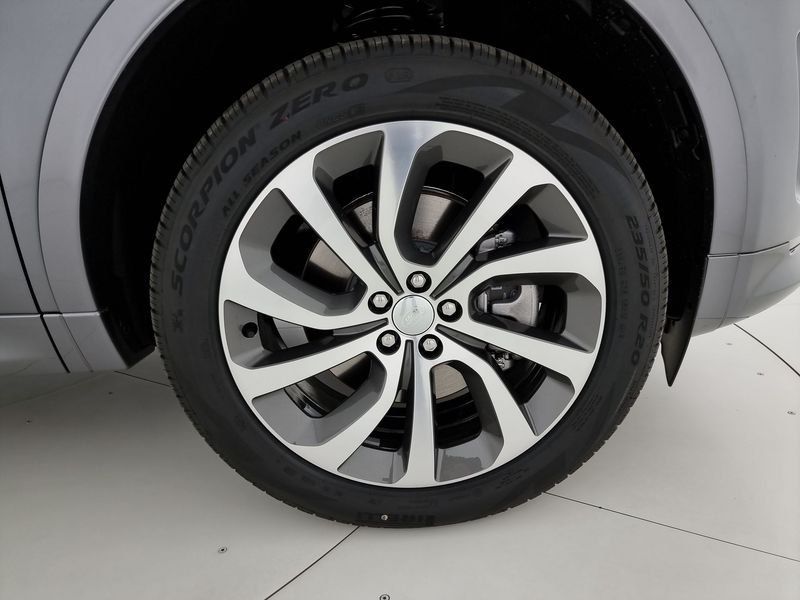 Land Rover Discovery Sport 2024