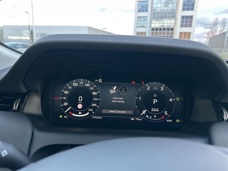 Land Rover Discovery Sport 2024