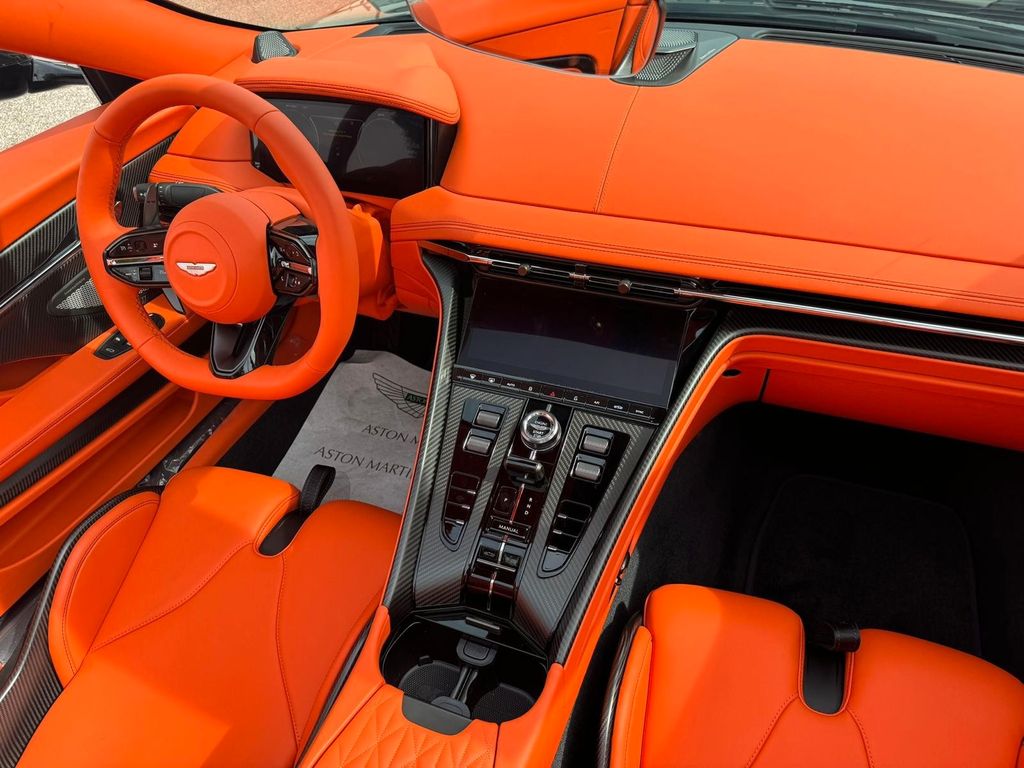 Aston Martin V8 Vantage 2024