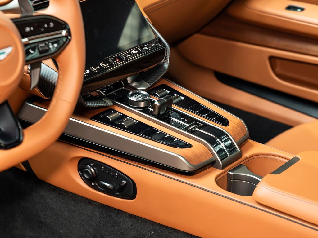 Aston Martin Vanquish 2025