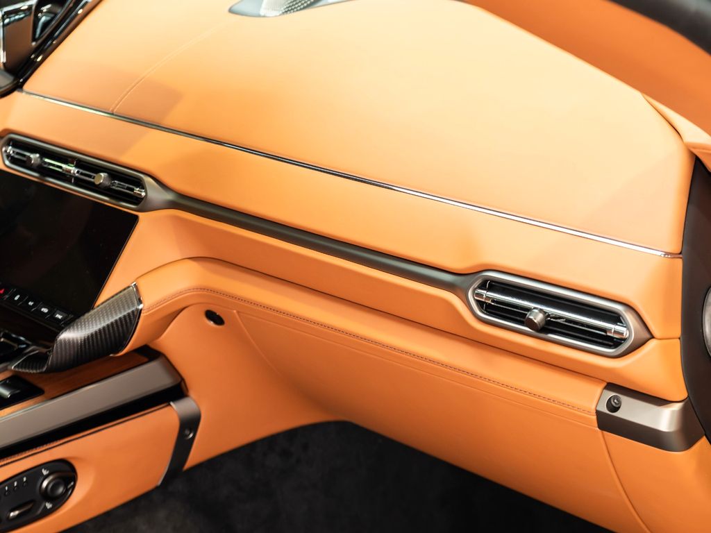 Aston Martin Vanquish 2025