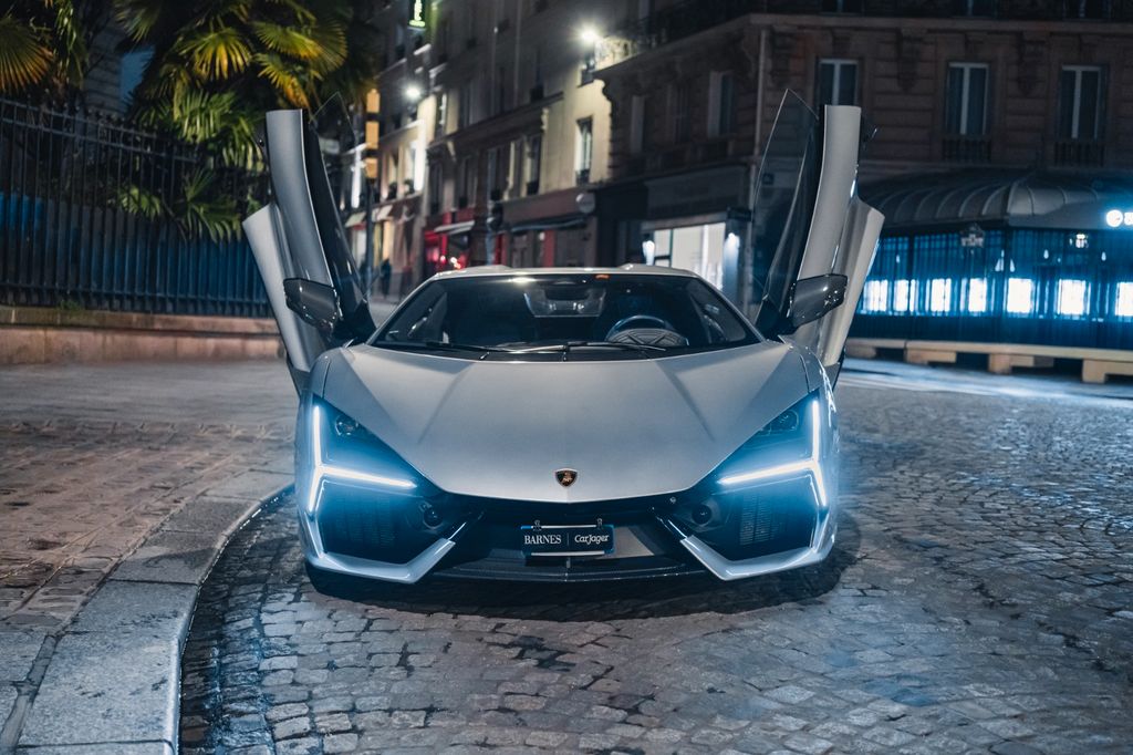 Lamborghini Revuelto 2024