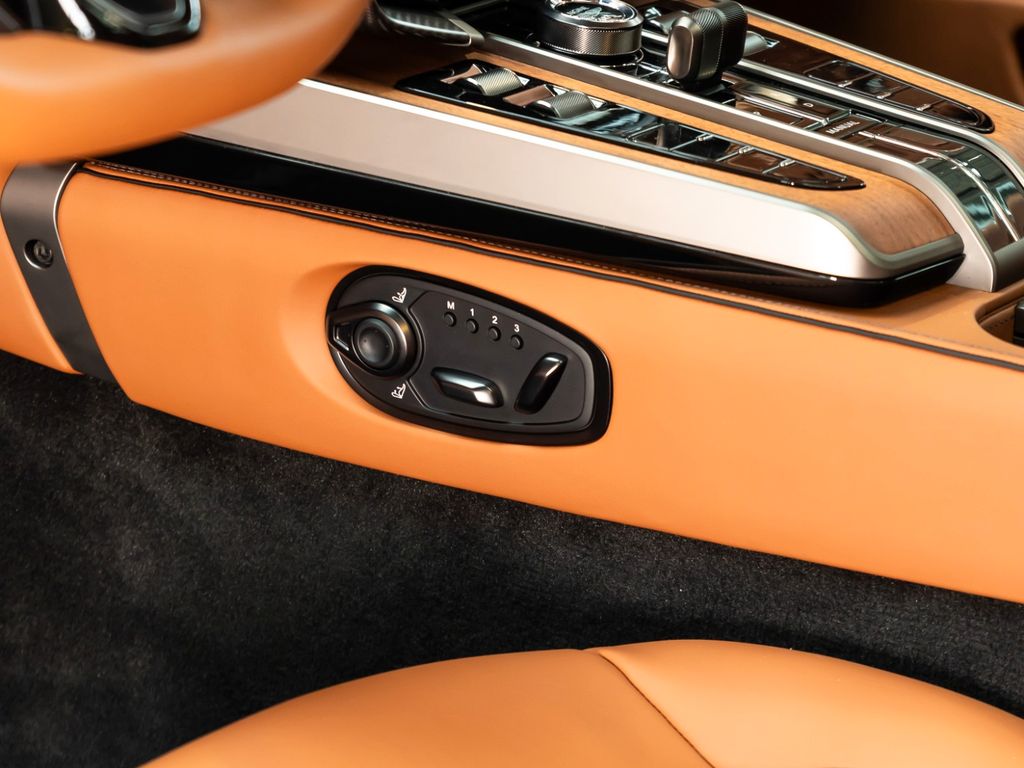 Aston Martin Vanquish 2025