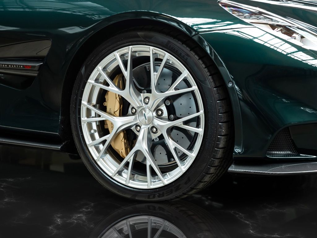 Aston Martin Vanquish 2025