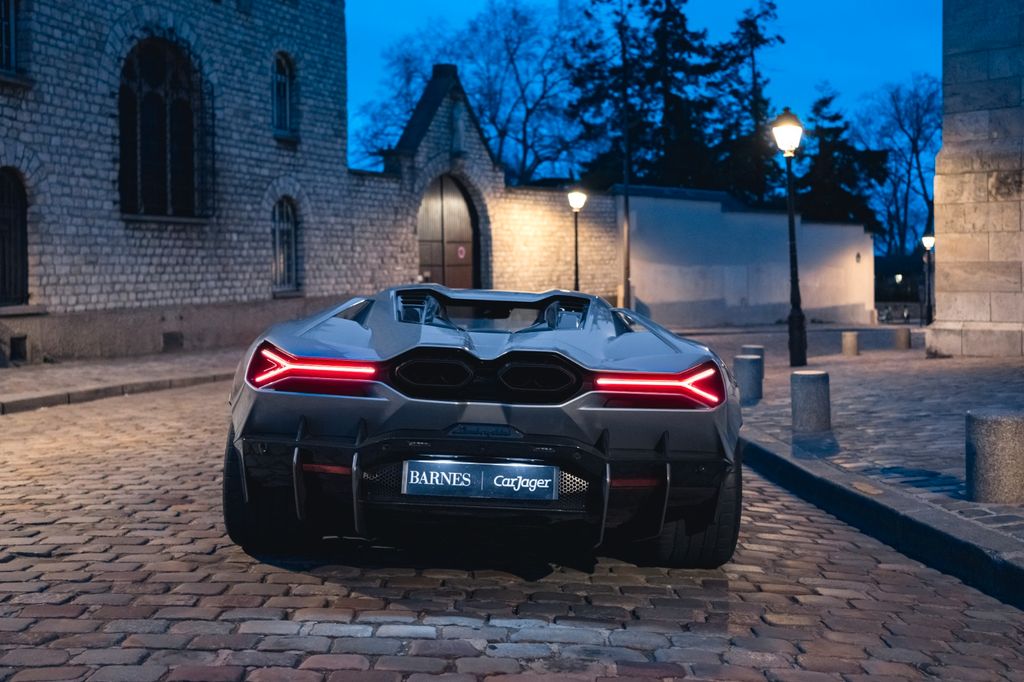 Lamborghini Revuelto 2024