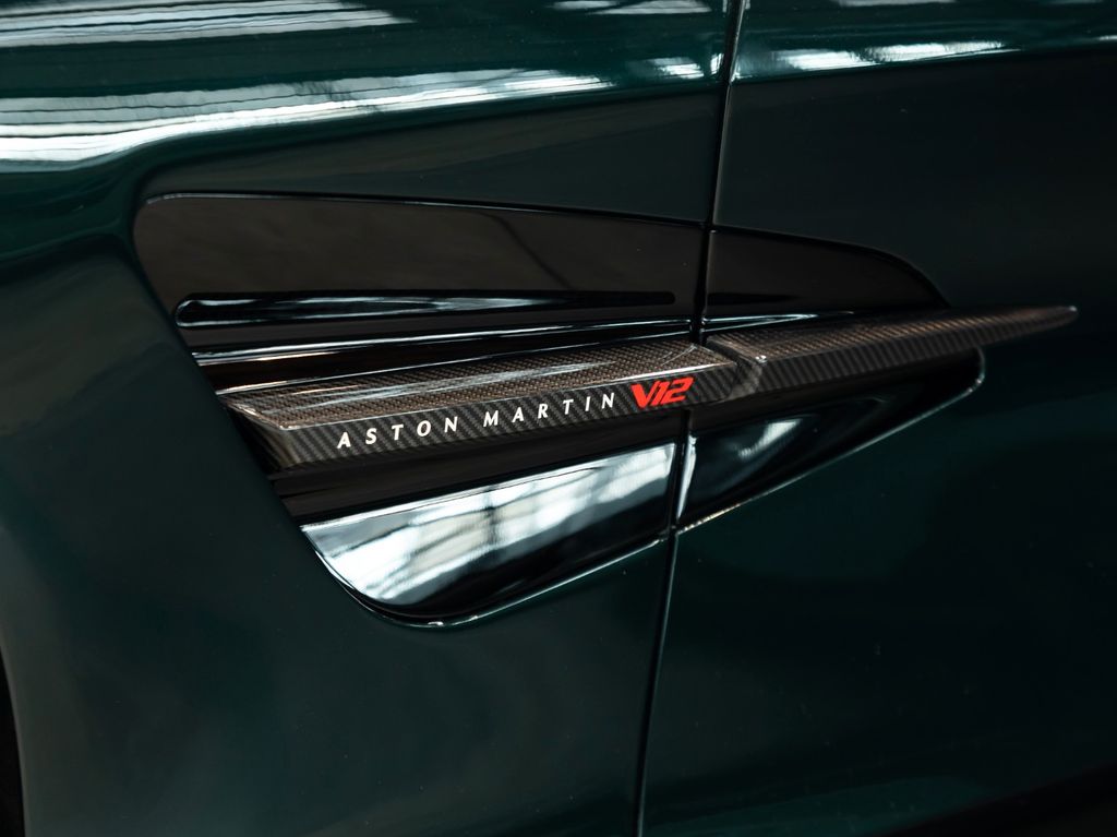 Aston Martin Vanquish 2025