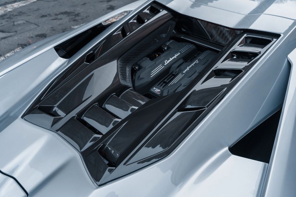 Lamborghini Revuelto 2024