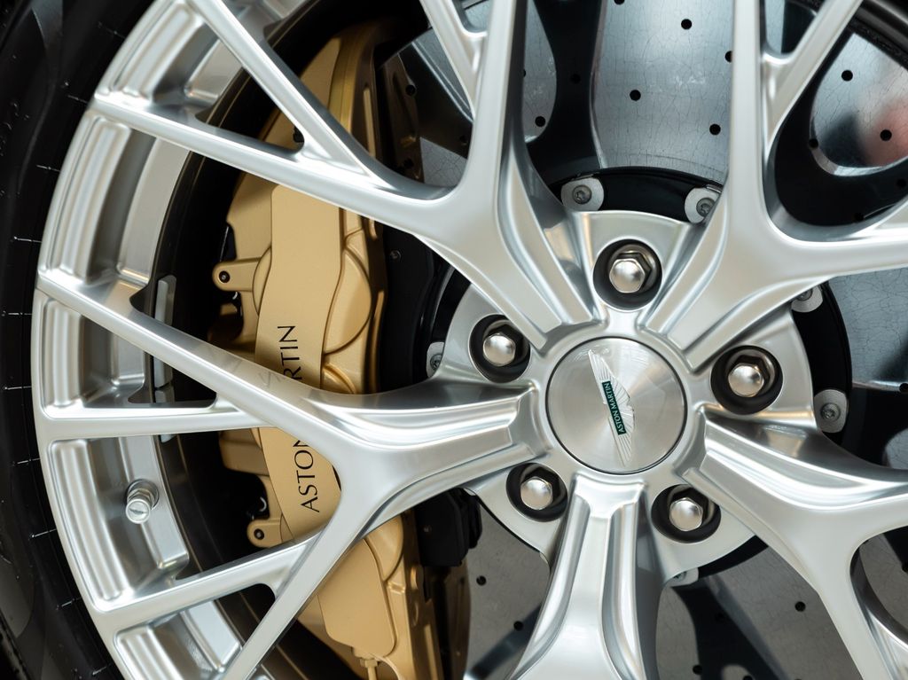 Aston Martin Vanquish 2025