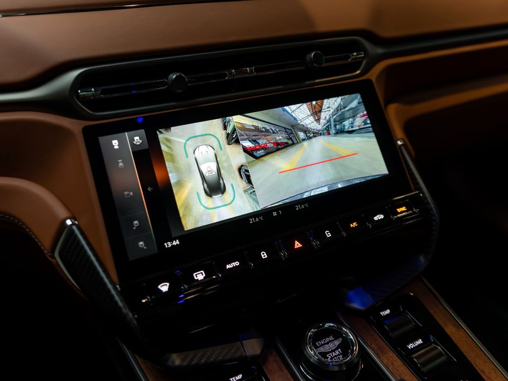 Aston Martin Vanquish 2025