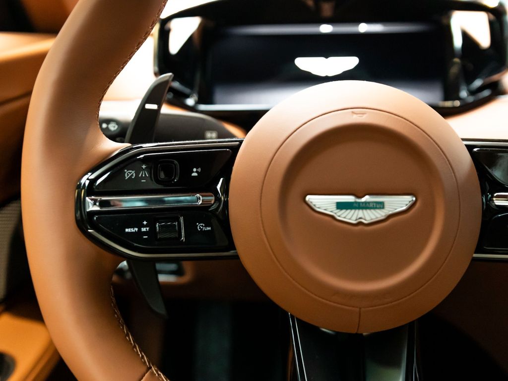 Aston Martin Vanquish 2025