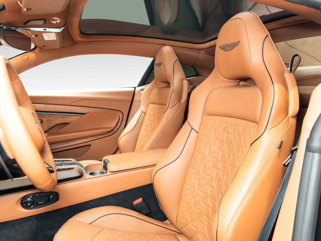 Aston Martin Vanquish 2025