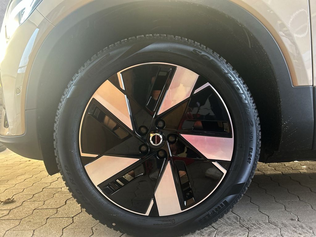 Volvo EX40 2026
