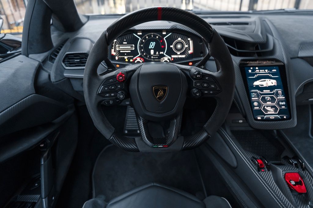 Lamborghini Revuelto 2024