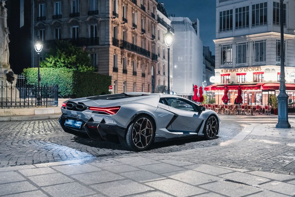 Lamborghini Revuelto 2024