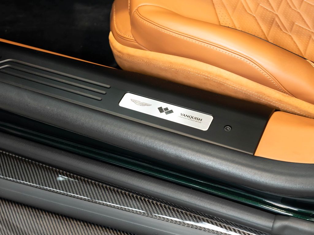 Aston Martin Vanquish 2025