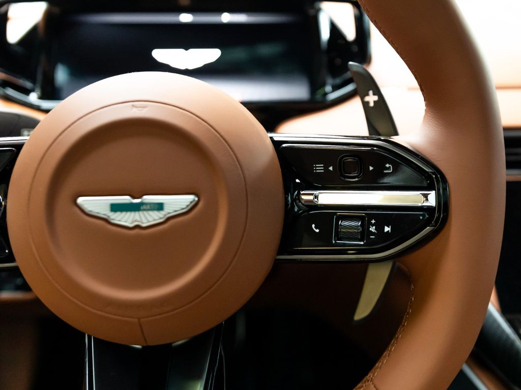 Aston Martin Vanquish 2025