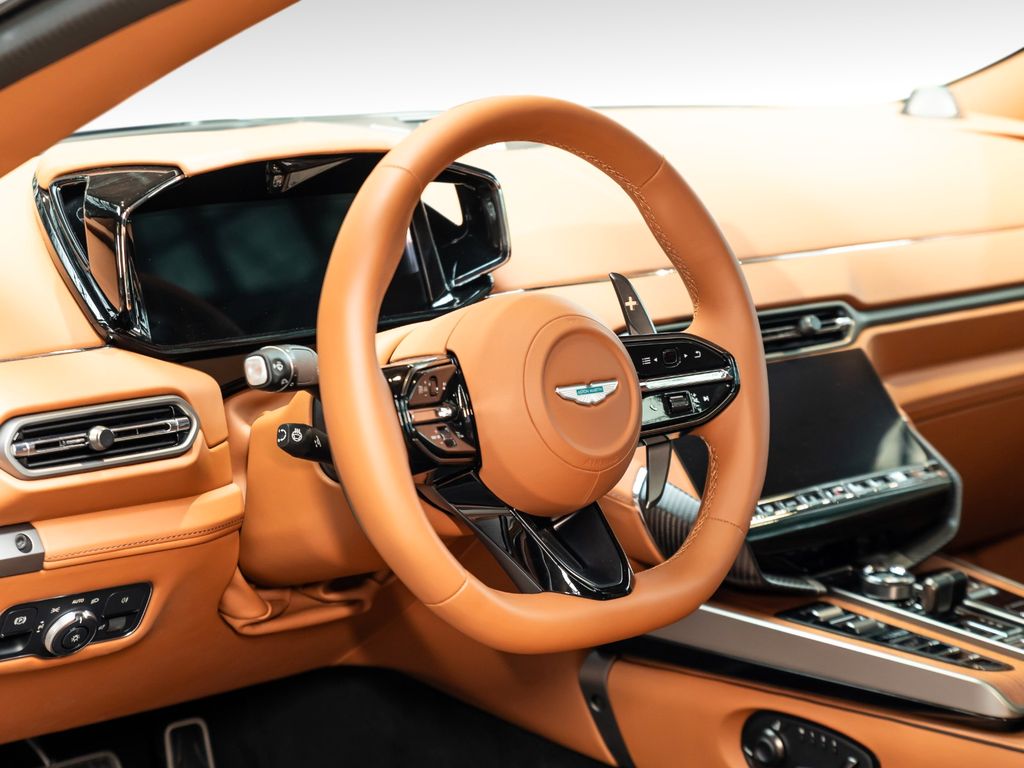 Aston Martin Vanquish 2025