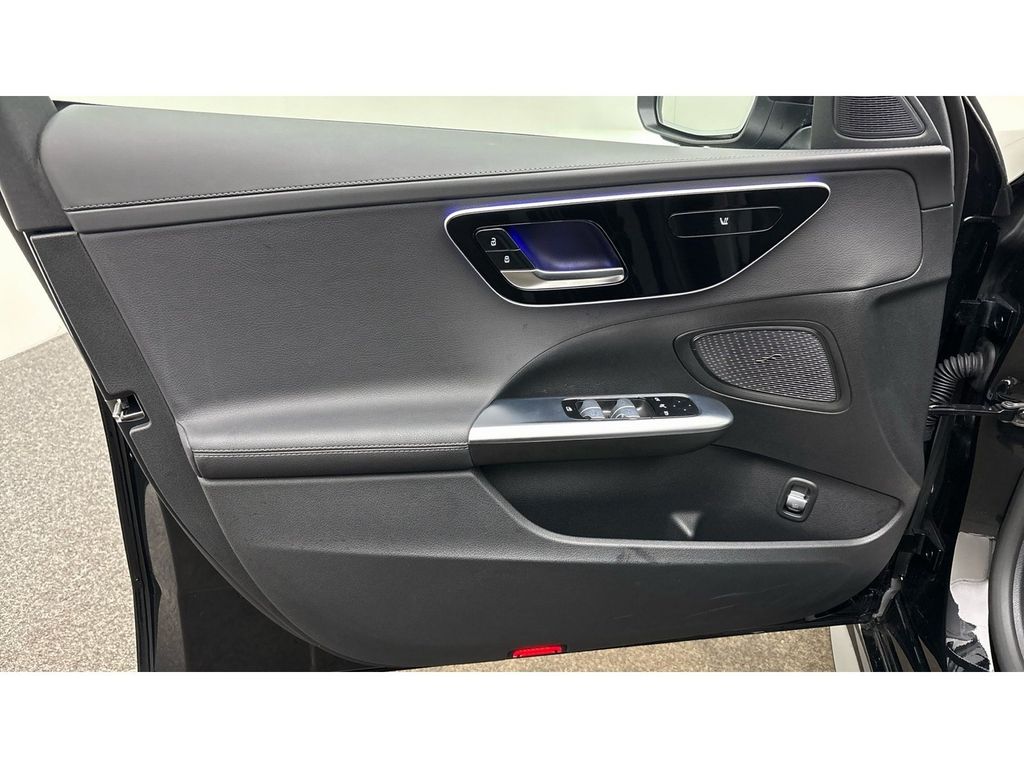 Mercedes-Benz C 300 2025