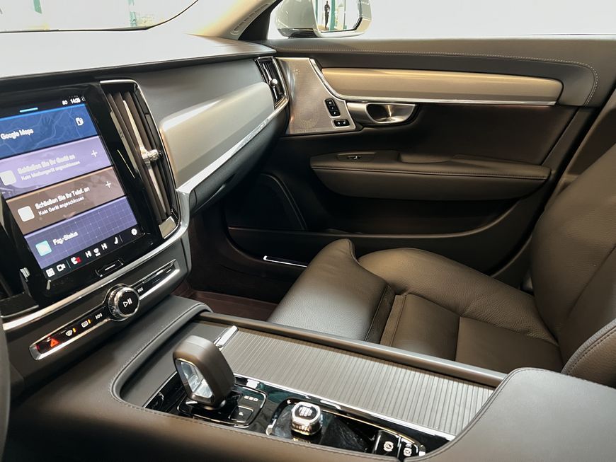 Volvo V90 2024