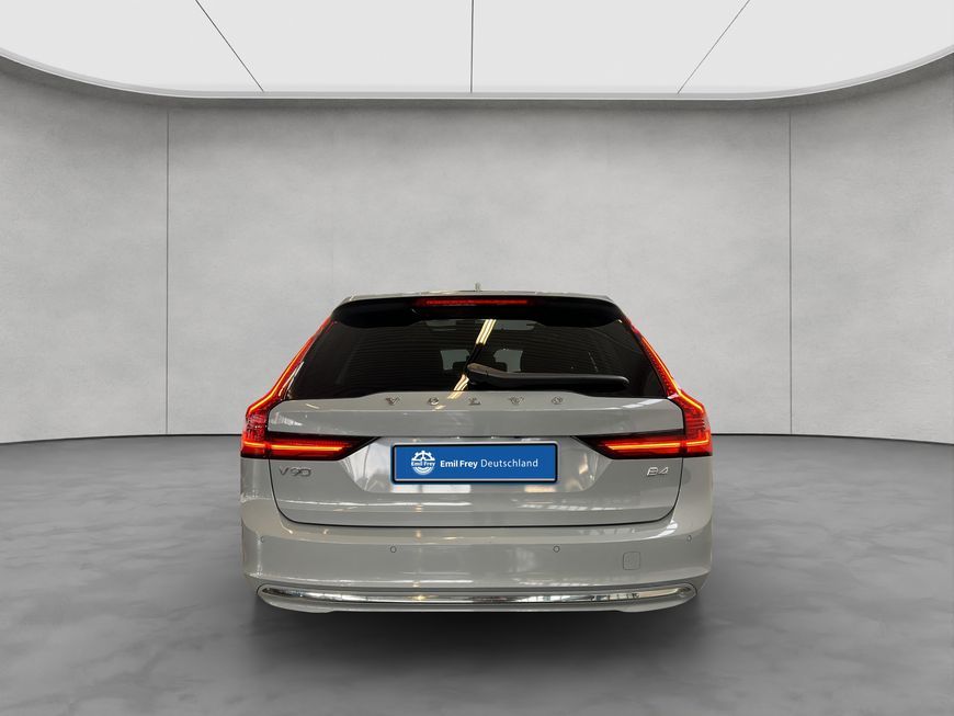 Volvo V90 2024