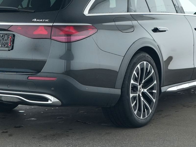 Mercedes-Benz E 300 2025