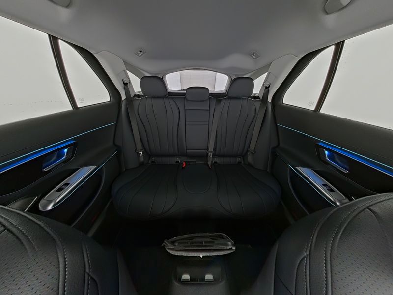 Mercedes-Benz E 300 2025
