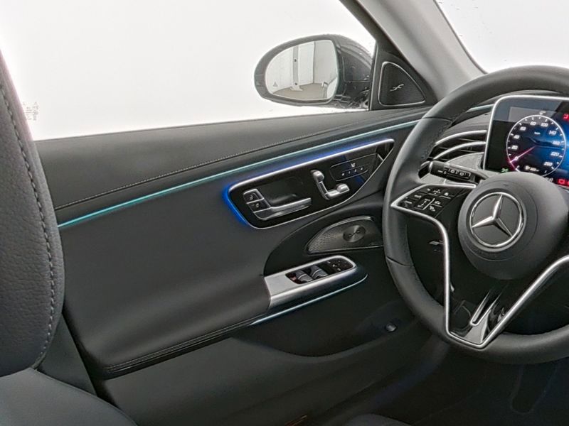 Mercedes-Benz E 300 2025