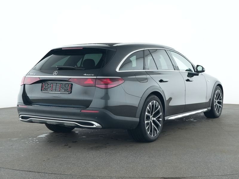 Mercedes-Benz E 300 2025