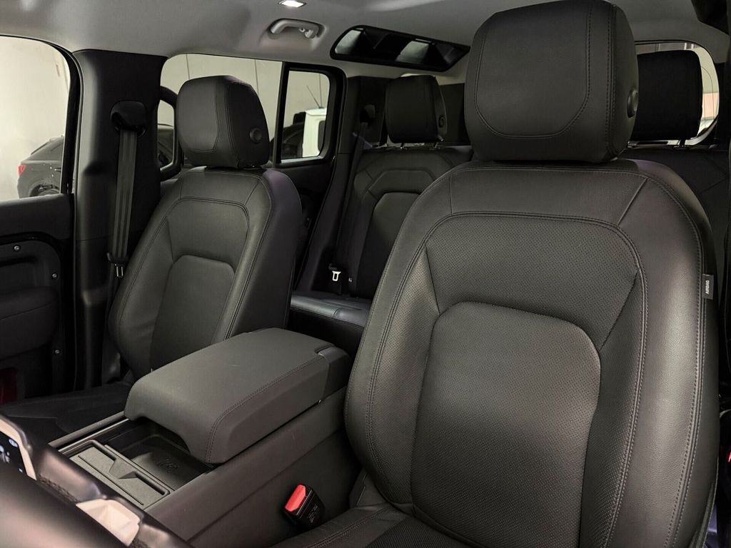 Land Rover Defender 2023