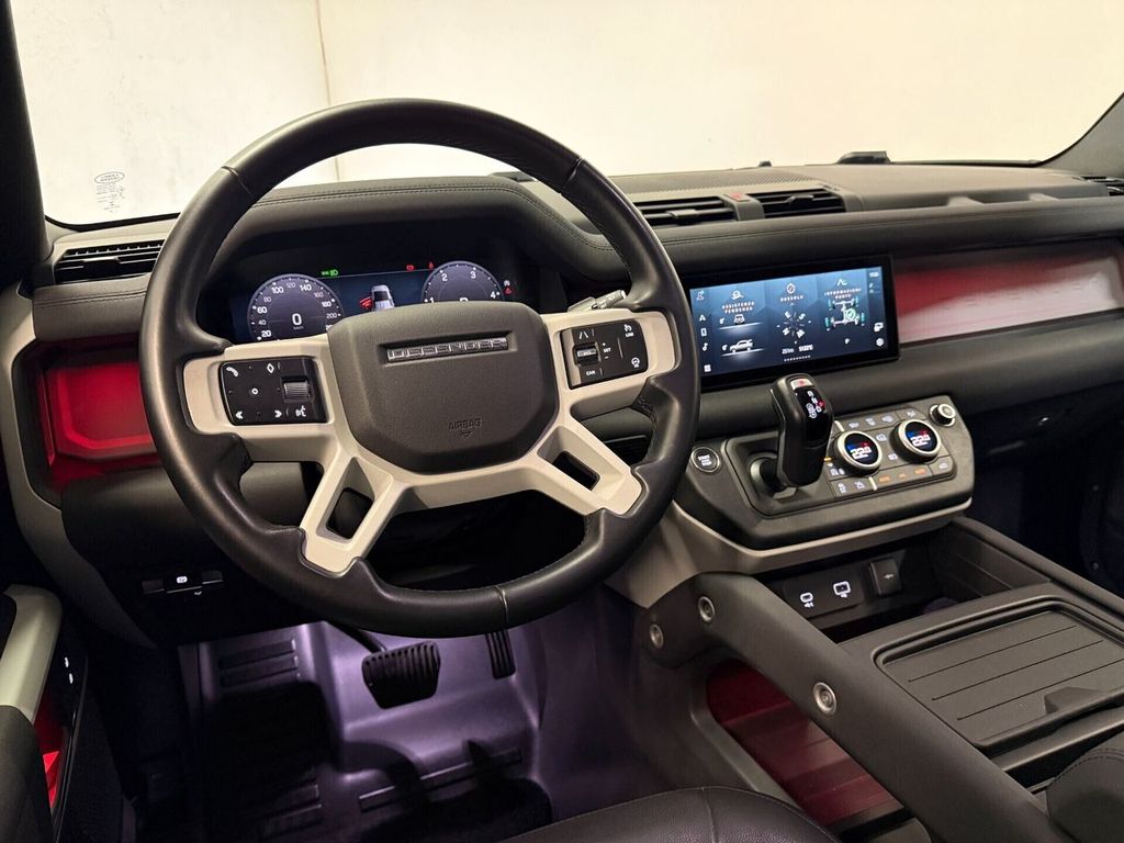 Land Rover Defender 2023