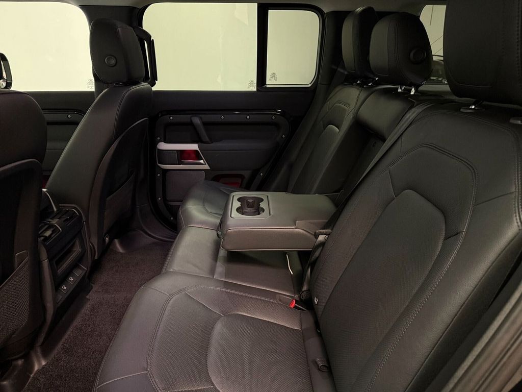 Land Rover Defender 2023