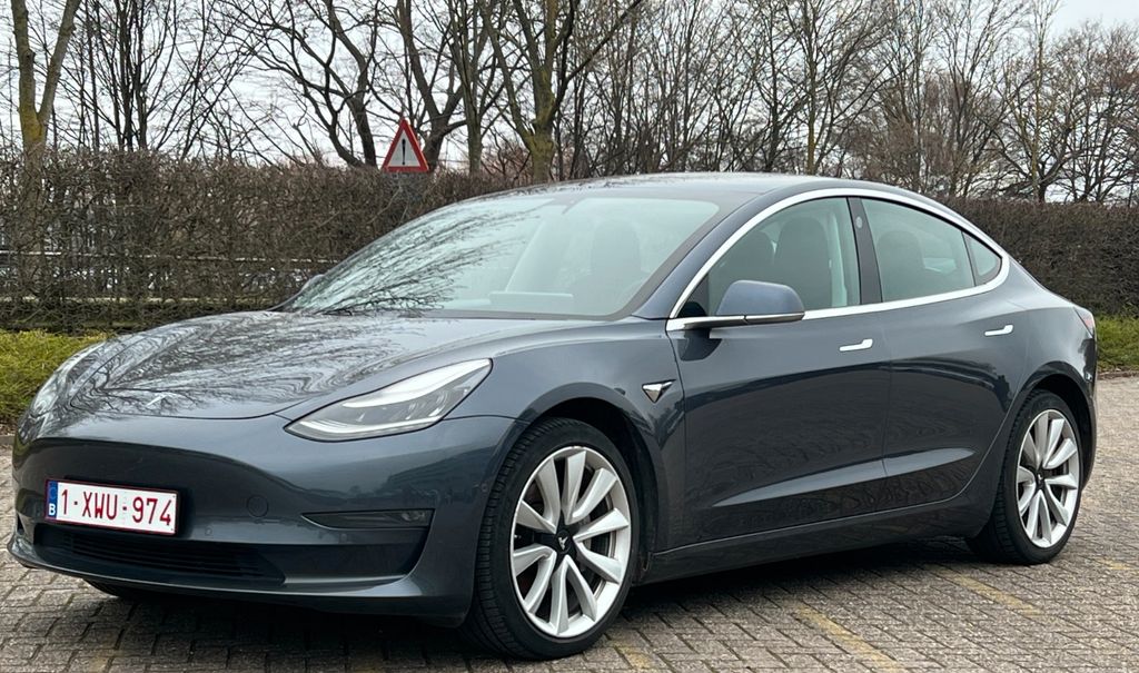 Tesla Model 3 2020
