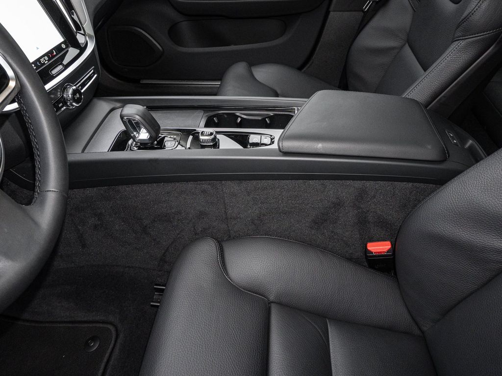 Volvo V60 Cross Country 2023