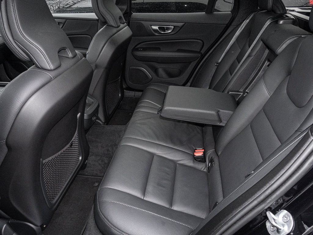 Volvo V60 Cross Country 2023