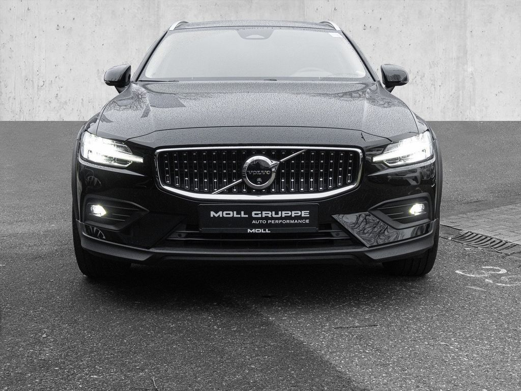 Volvo V60 Cross Country 2023