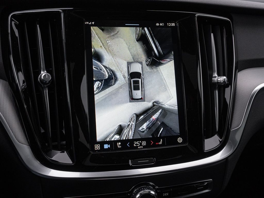 Volvo V60 Cross Country 2023