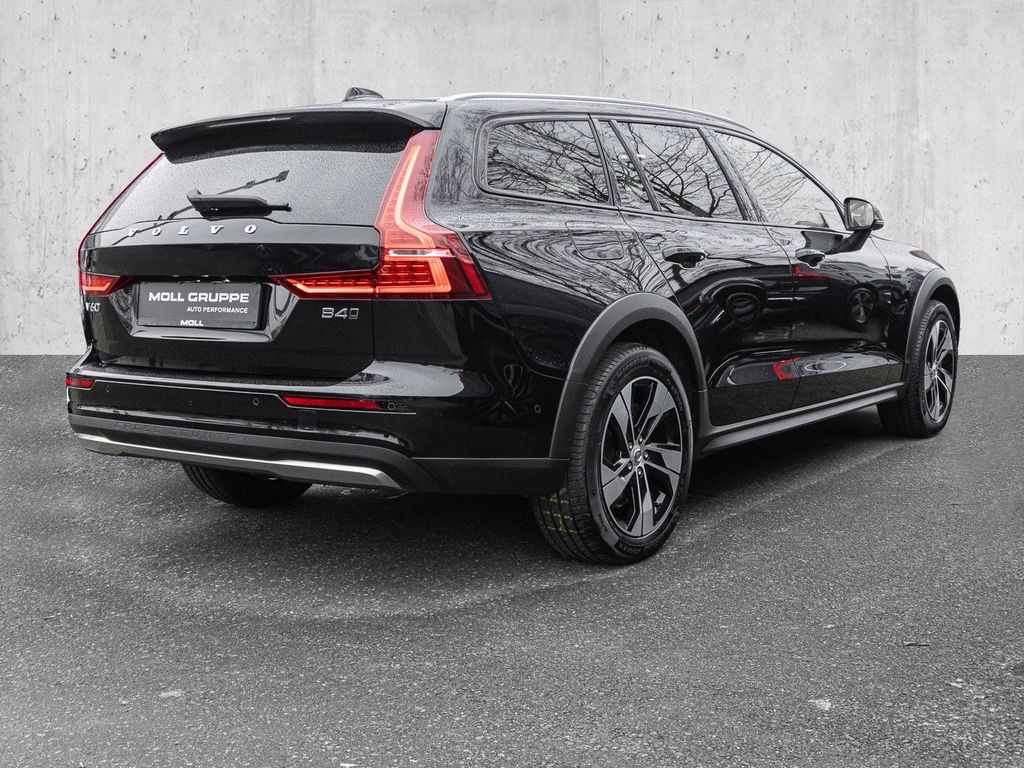 Volvo V60 Cross Country 2023