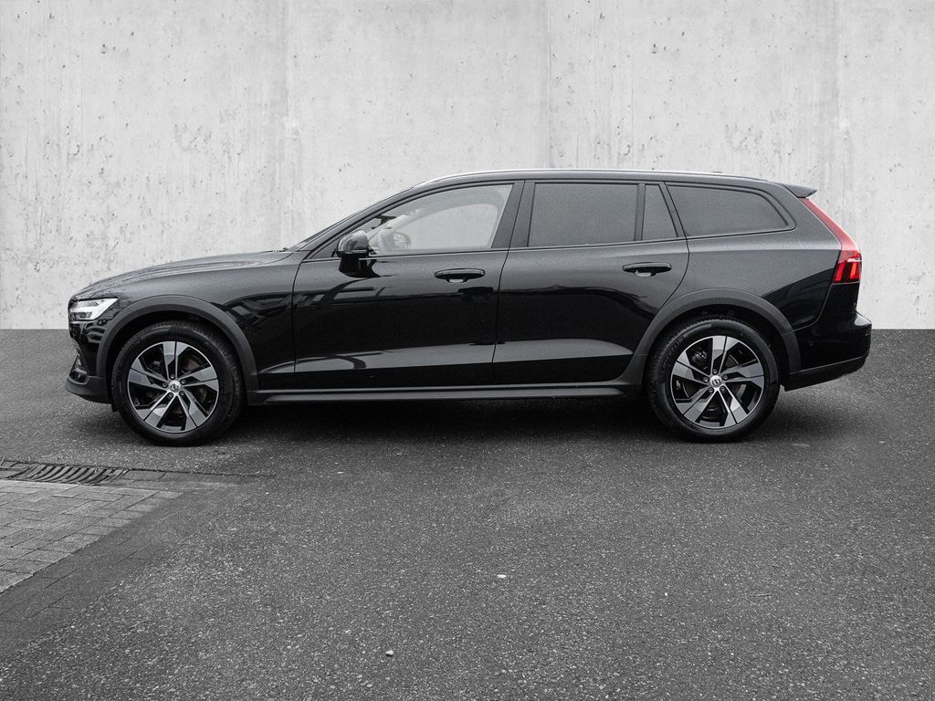Volvo V60 Cross Country 2023
