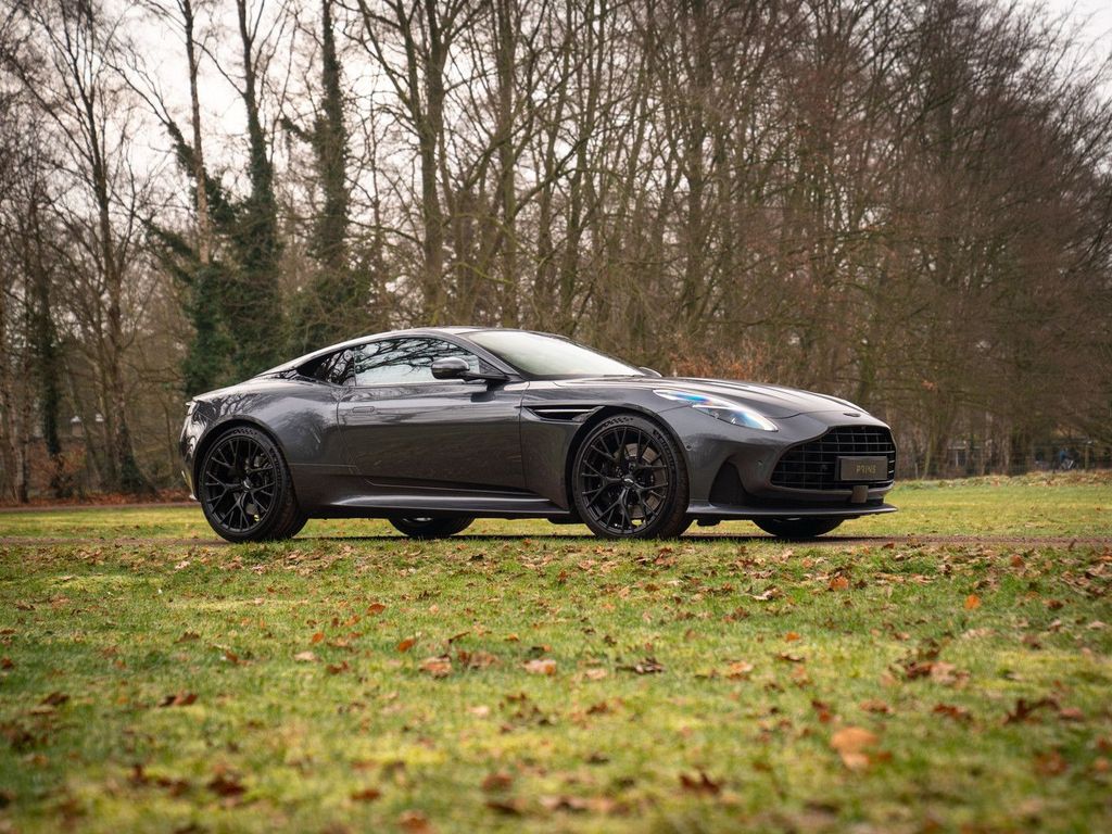 Aston Martin DB12 2025