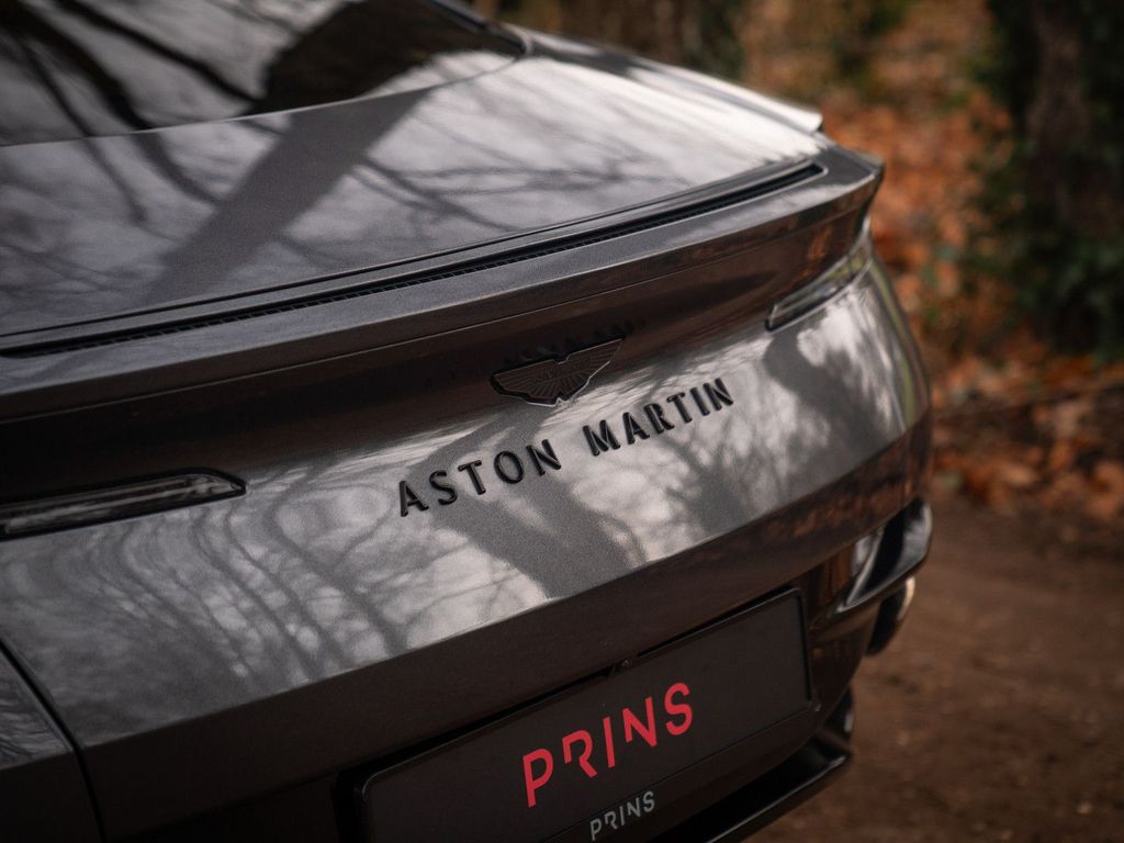 Aston Martin DB12 2025