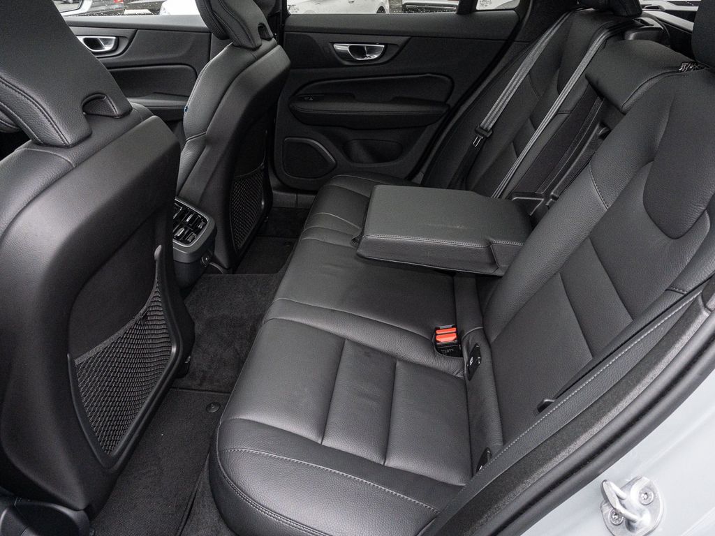 Volvo V60 Cross Country 2023