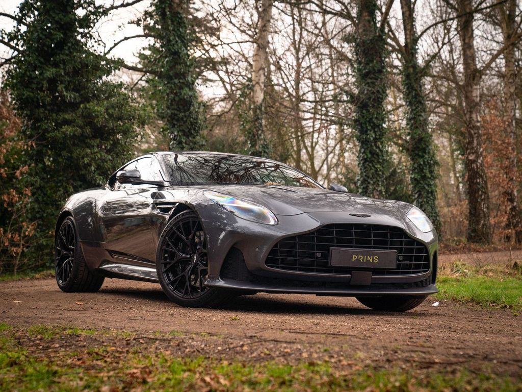 Aston Martin DB12 2025