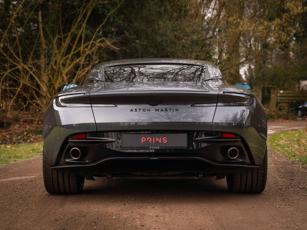 Aston Martin DB12 2025