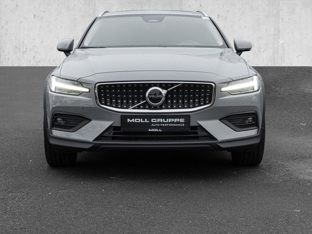 Volvo V60 Cross Country 2023