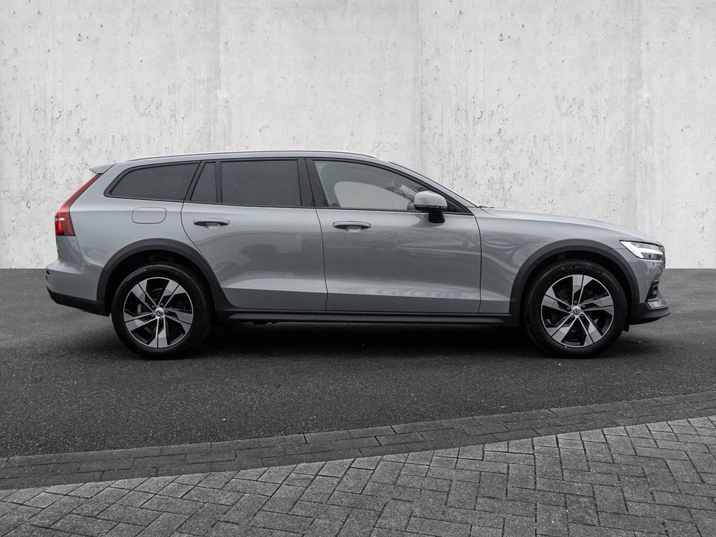 Volvo V60 Cross Country 2023