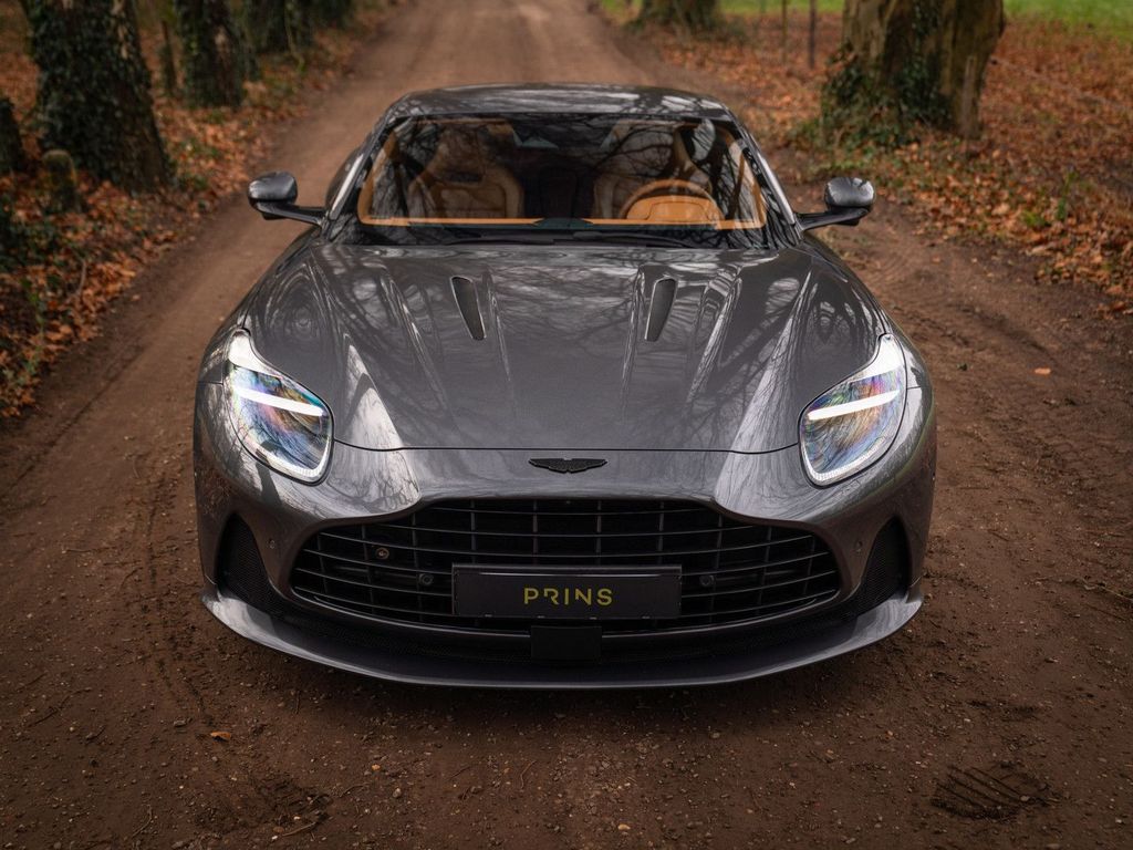 Aston Martin DB12 2025